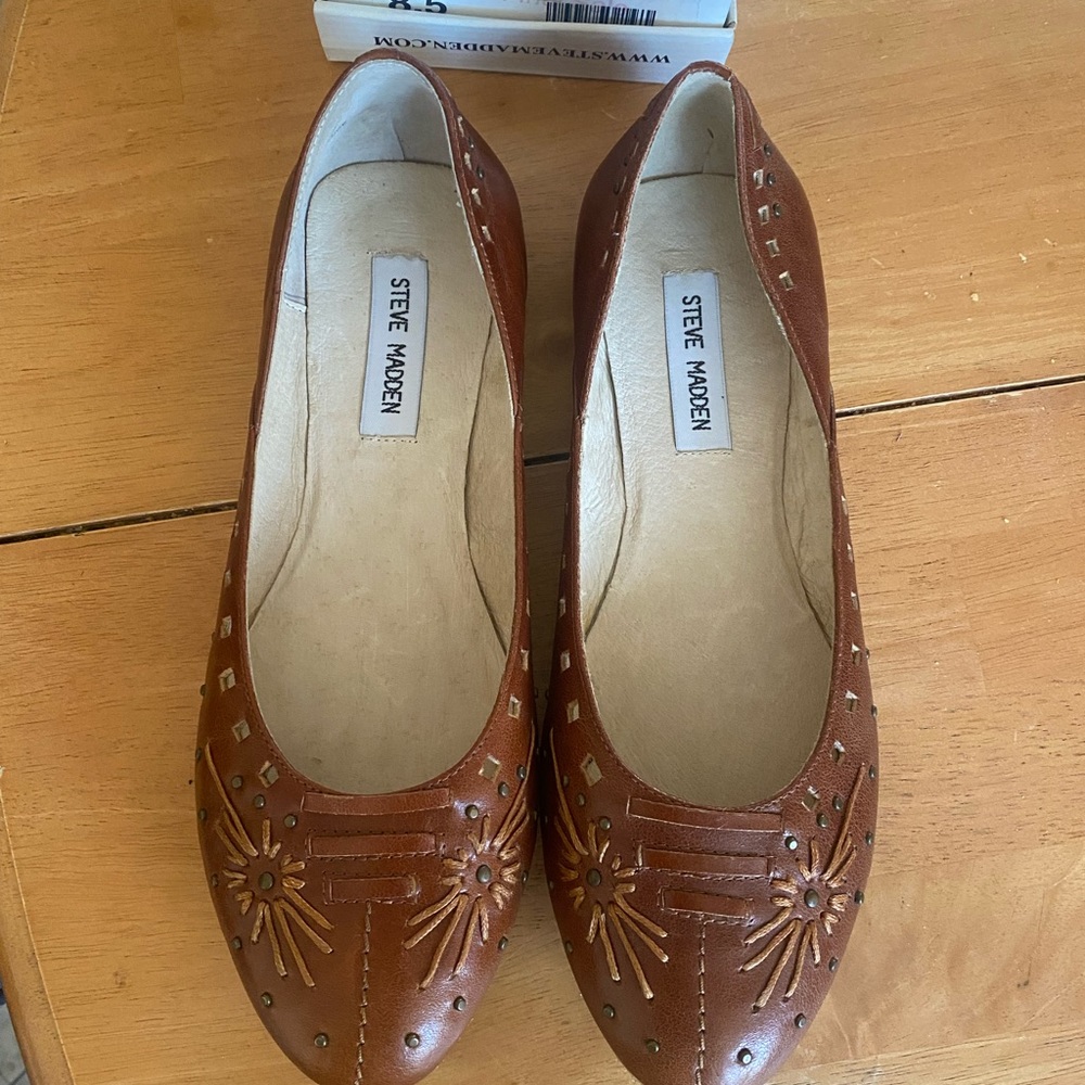 Vintage Steve Madden Cognac Leather flats in size 8.5. Never worn.